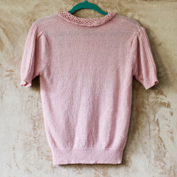 SOLD Pink embroidered flowers sweater Vintage - Picture 3 of 7